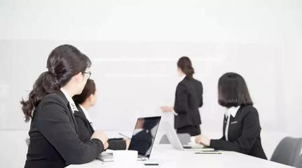 蒼狼商學院營銷知識 終端業(yè)務員跑小區(qū)失敗的核心原因與破局之道——從執(zhí)行者到文化經紀人的角色轉變